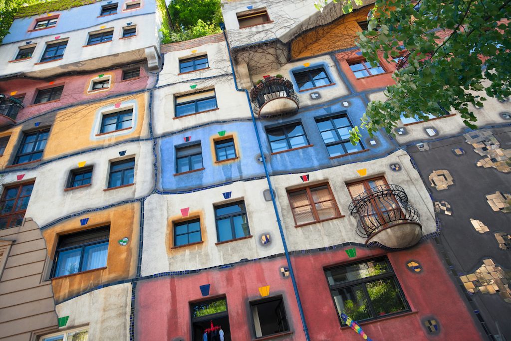 architecture coloree hundertwasserhaus