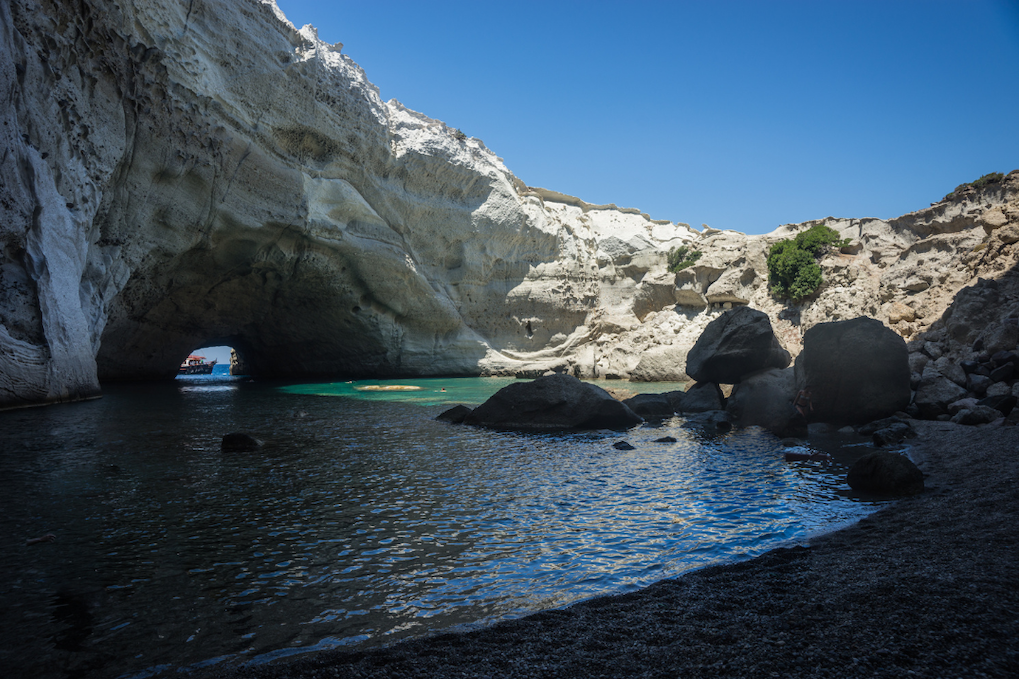grottes sykia que faire a milos